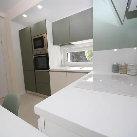 Fully Renovated Flat For Four In Apartamento *