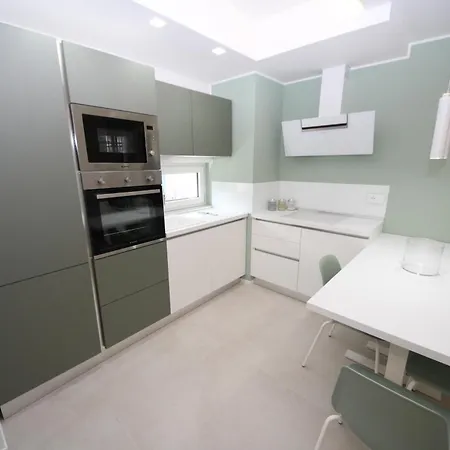 Apartamento Fully Renovated Flat For Four In *