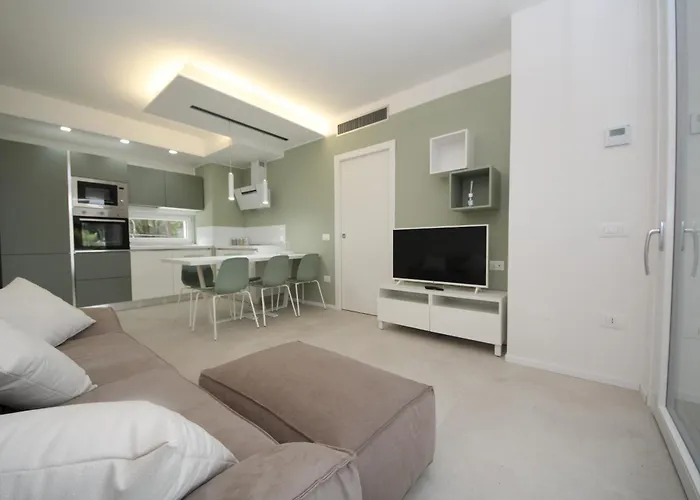 Fully Renovated Flat For 4 In