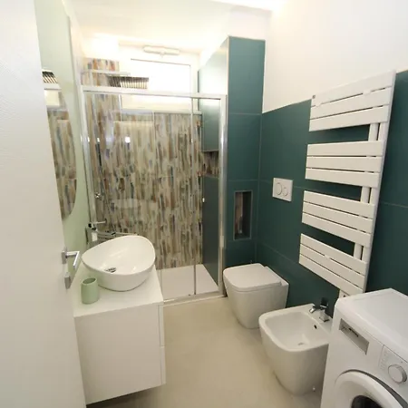 Apartment Fully Renovated Flat For 5 In