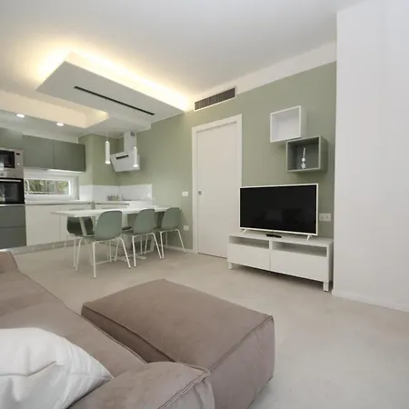 Fully Renovated Flat For 5 In