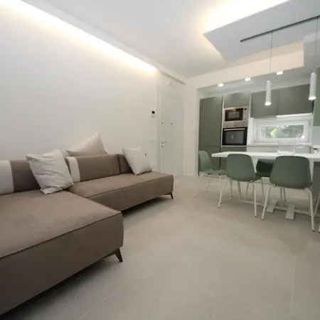 Apartment Fully Renovated Flat For 5 In